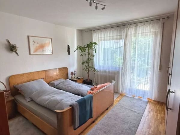Immobilie in Stetten am kalten Markt - Wohnhaus mit Einliegerwohnung + drei Garagen, Werkstatt und traumhafter Garten - Bild 2