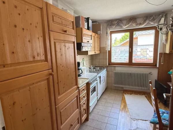 Immobilie in Stetten am kalten Markt - Wohnhaus mit Einliegerwohnung + drei Garagen, Werkstatt und traumhafter Garten - Bild 3