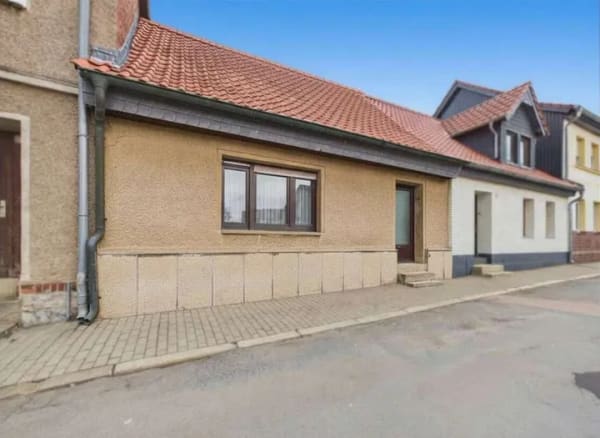 Immobilie in Harzgerode - Solides Einfamilienhaus in ruhiger Lage von Harzgerode - Bild 1
