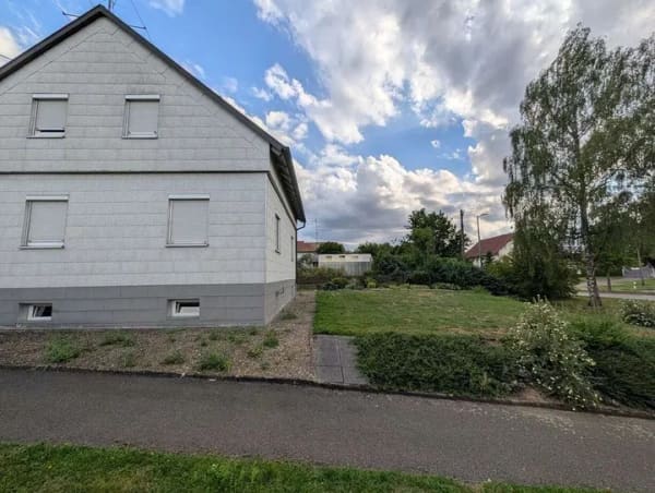 Immobilie in Altheim (Alb) - Gebotsverfahren ab 129.000 €: Freistehendes Haus in Riedlingen - mit Garage & 600m² Grund! - Bild 1