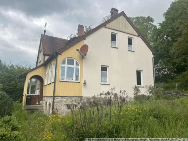 Immobilie in Kirchberg an der Jagst - Im Dornröschenschlaf: Charmantes Wohnhaus mit Stil, Flair und Garten - Bild 1