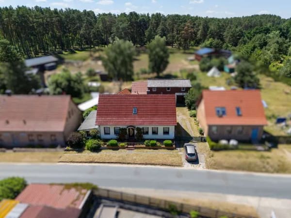 Immobilie in Mirow - Wohn-Ensemble mit Charme: Einfamilienhaus + Hofhaus zum Gestalten | Mehrgenerationswohnen möglich! - Bild 2