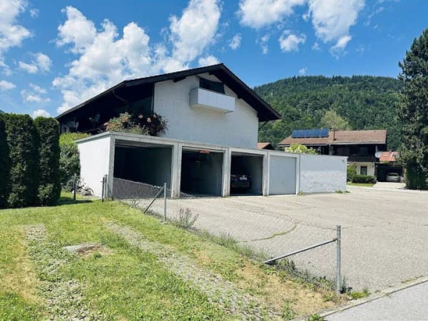 Immobilie in Kiefersfelden - Viel Platz für Ihre Wohnideen - Reihenmittelhaus in ruhiger und naturnaher Lage mit Potential - Bild 1