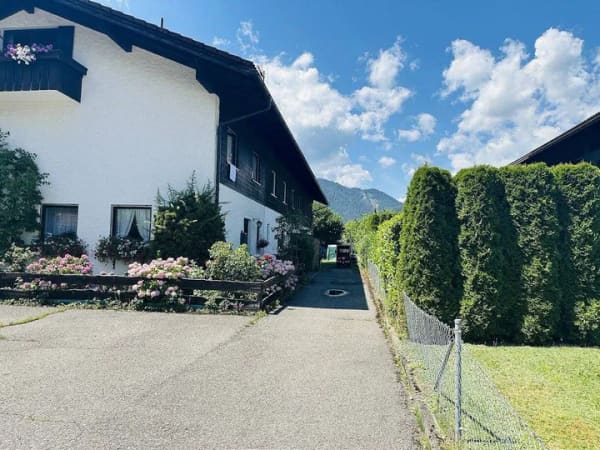 Immobilie in Kiefersfelden - Viel Platz für Ihre Wohnideen - Reihenmittelhaus in ruhiger und naturnaher Lage mit Potential - Bild 2