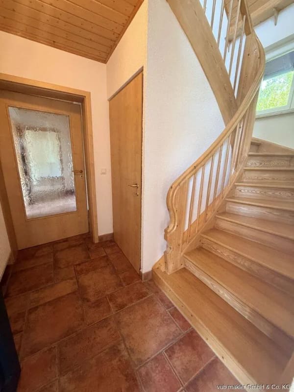 Immobilie in Selbitz - Modernisiertes Einfamilienhaus mit 5 Zimmern und 622 m² Grundstück in Selbitz - Bild 3