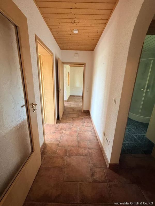 Immobilie in Selbitz - Modernisiertes Einfamilienhaus mit 5 Zimmern und 622 m² Grundstück in Selbitz - Bild 4