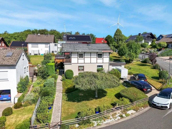 Immobilie in Lügde - Wohnen mit Weitblick - gepflegtes Einfamilienhaus in ruhiger Lage von Lügde! - Bild 1