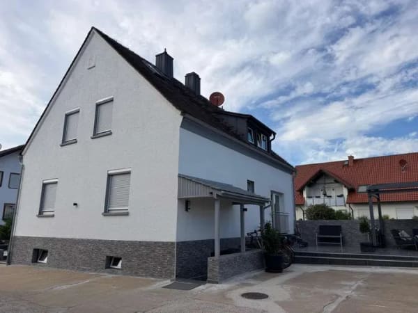 Immobilie in Oberhaid - Wohnhaus mit mehreren möglichen Wohneinheiten und separatem Nebengebäude auf ca. 1110 m2 Grundstück - Bild 2