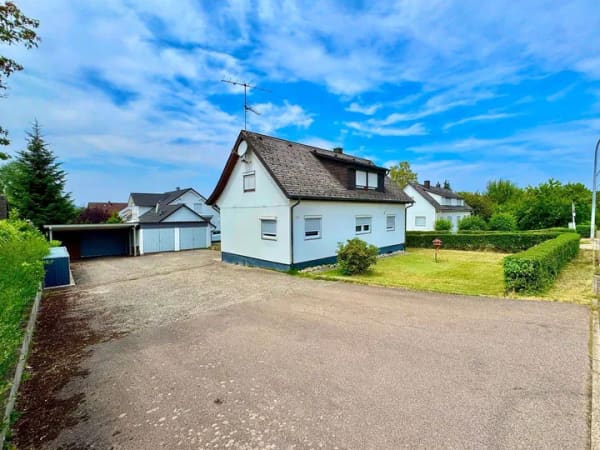 Immobilie in Schramberg - Einfamilienhaus mit großem Grundstück in Sulgen - viel Platz und Potenzial für Handwerker - Bild 1