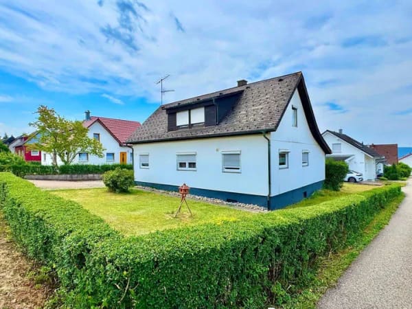 Immobilie in Schramberg - Einfamilienhaus mit großem Grundstück in Sulgen - viel Platz und Potenzial für Handwerker - Bild 2