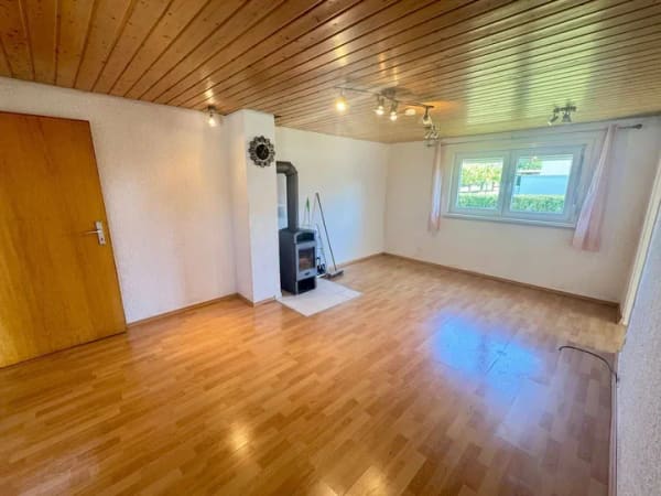 Immobilie in Schramberg - Einfamilienhaus mit großem Grundstück in Sulgen - viel Platz und Potenzial für Handwerker - Bild 4