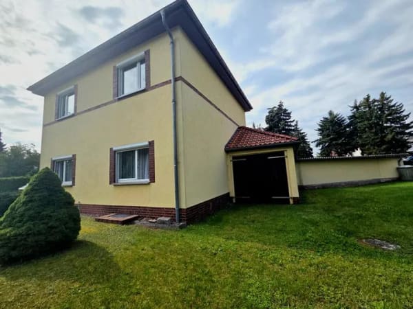 Immobilie in Rehfelde - Einfamilienhaus mit zwei Wohnungen – ideal als Mehrgenerationenhaus oder zur flexiblen Nutzung - Bild 0
