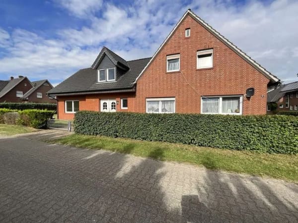 Immobilie in Haren (Ems) - Kapitalanlage trifft Eigennutzung
Zweifamilienhaus mit Perspektive in Haren (Ems)
 - Bild 1