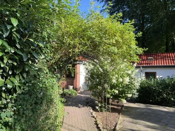 Immobilie in Aumühle - „Traumgrundstück in Toplage – Einfamilienhaus mit Sanierungsbedarf“ - Bild 1