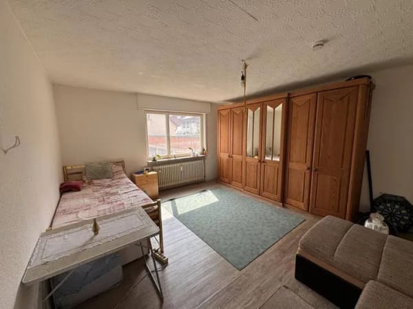 Immobilie in Kirchheim unter Teck - *** APPARTMENT MIT SEPARATER KÜCHE IN VERKEHRSGÜNSTIGER LAGE *** - Bild 1