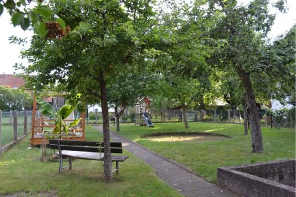 Immobilie in Hasselroth - Familienfreundliches Mehrfamilienhaus mit Bauplatz in Hasselroth - Bild 2