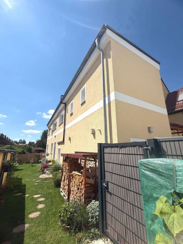 Immobilie in Kraftsdorf - Einziehen, wohlfühlen und das Leben genießen – hochwertig sanierte Doppelhaushälfte mit Kamin, Fußbodenheizung und moderner Energietechnik - Bild 1