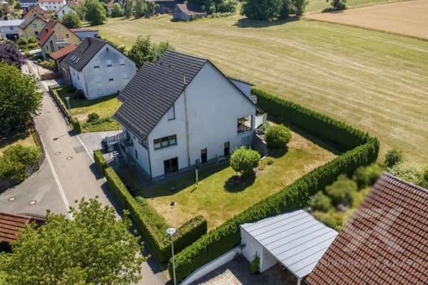 Immobilie in Vohenstrauß - Exklusives Einfamilienhaus/ offenes Raumkonzept, Feldblick und außergewöhnlicher Wohnqualität in VOH - Bild 3