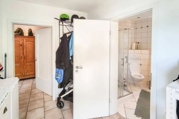 Immobilie in Bruckberg - Ihr neues Zuhause mit Pool, Garten und viel Platz für die ganze Familie - Bild 1