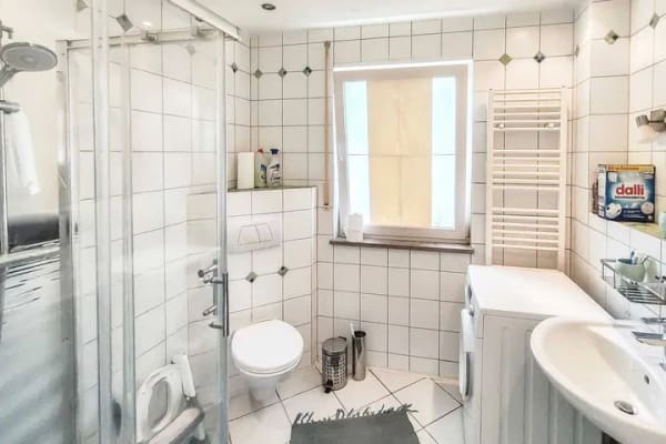 Immobilie in Bruckberg - Ihr neues Zuhause mit Pool, Garten und viel Platz für die ganze Familie - Bild 2