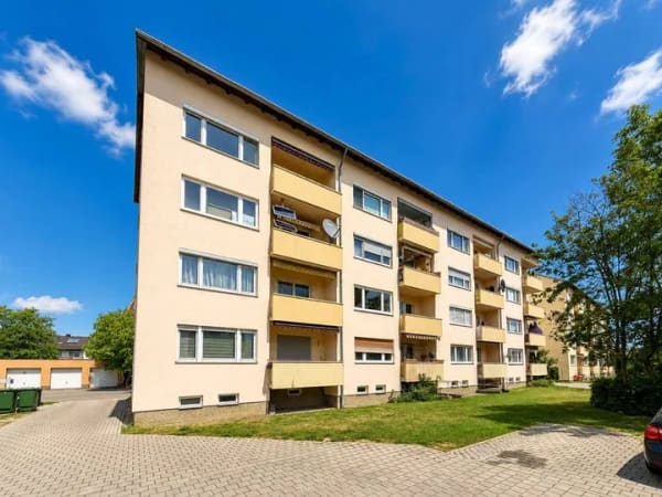 Immobilie in Neutraubling - Drei-Zimmer-Wohnung mit Loggia, schönem Grundriss und attraktivem Gestaltungspotenzial in Neutraubli - Bild 1