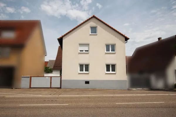 Immobilie in Walzbachtal - Schönes Einfamilienhaus mit Hof und Scheune! - Bild 1