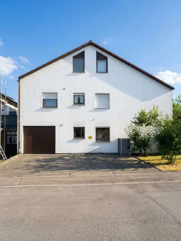 Immobilie in Holzgerlingen - Pfiffige 2 ZW, Garage, Balkon, KA oder Eigenutz, sofort frei !!! - Bild 1