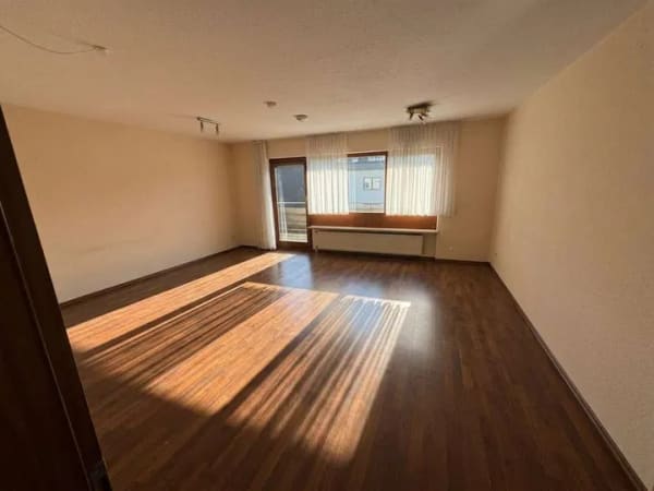 Immobilie in Holzgerlingen - Pfiffige 2 ZW, Garage, Balkon, KA oder Eigenutz, sofort frei !!! - Bild 2