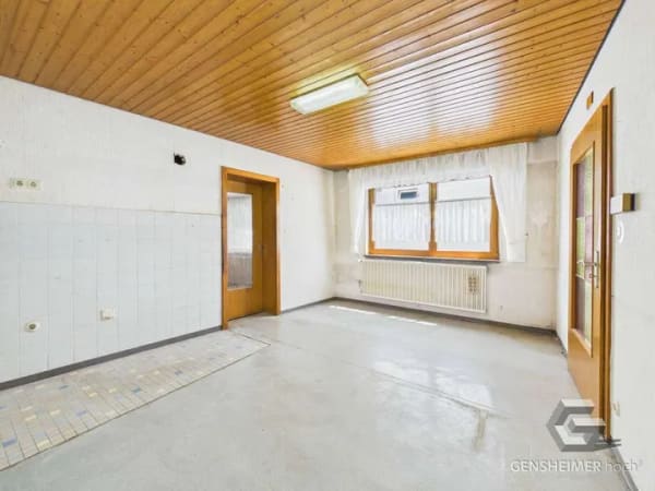 Immobilie in Hochstadt (Pfalz) - Einfamilienhaus mit Scheune, Nebengebäude und großem Garten - Bild 1