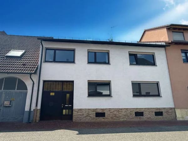 Immobilie in Philippsburg - Zweifamilienhaus mit gr. Grundstück und vielseitigem Potenzial in ruhiger Wohnlage von Philippsburg - Bild 0