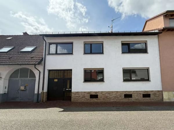 Immobilie in Philippsburg - Zweifamilienhaus mit gr. Grundstück und vielseitigem Potenzial in ruhiger Wohnlage von Philippsburg - Bild 1
