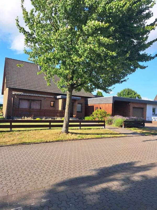 Immobilie in Ummern - Auch 3 Kinder sind hier kein Problem ! Mit Garage, Carport und Gartenschuppen ... - Bild 1