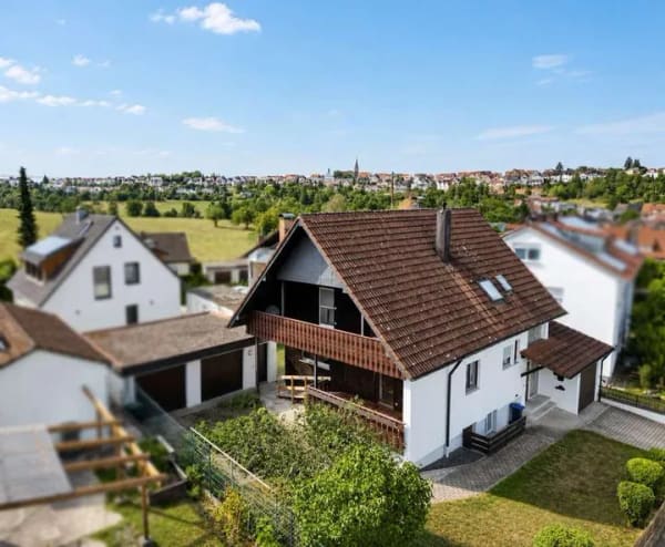 Immobilie in Weil im Schönbuch - Weil im Schönbuch: Einfamilienhaus mit tollem Garten und großer Werkstatt in naturnaher Lage - Bild 1
