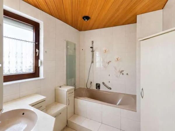 Immobilie in Weil im Schönbuch - Weil im Schönbuch: Einfamilienhaus mit tollem Garten und großer Werkstatt in naturnaher Lage - Bild 4