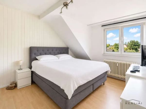 Immobilie in Siegburg - Solides Mehrfamilienhaus mit drei Wohneinheiten – Kapitalanlage mit Entwicklungspotenzial - Bild 2