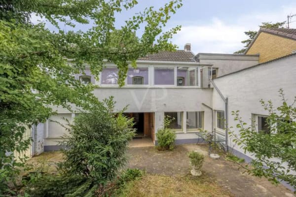 Immobilie in Troisdorf - Großzügiges Haus mit nostalgischem Charme und idyllischem Garten - Bild 0