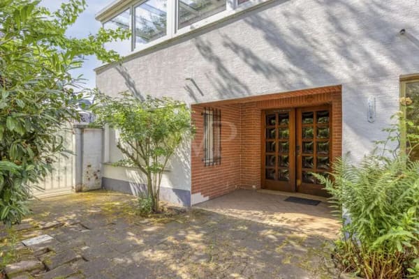Immobilie in Troisdorf - Großzügiges Haus mit nostalgischem Charme und idyllischem Garten - Bild 1