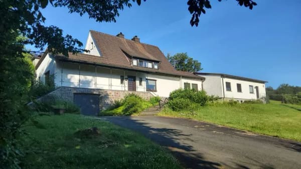 Immobilie in Hallenberg - Gediegenes Einfamilienhaus mit sehr großem Garten in Hallenberg - Bild 0