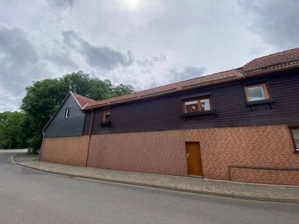 Immobilie in Ohrdruf - Mehrfamilienhaus mit großer Garage und Nebengelass, sowie liebevoll gestaltetem Innenhof - Bild 1