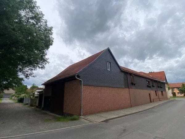 Immobilie in Ohrdruf - Mehrfamilienhaus mit großer Garage und Nebengelass, sowie liebevoll gestaltetem Innenhof - Bild 2