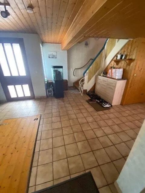 Immobilie in Ohrdruf - Mehrfamilienhaus mit großer Garage und Nebengelass, sowie liebevoll gestaltetem Innenhof - Bild 3