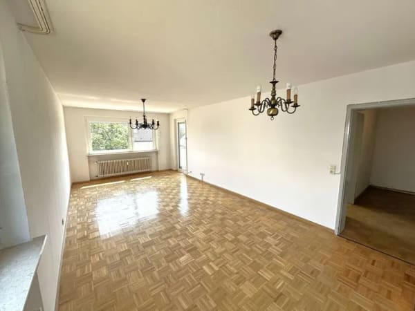 Immobilie in March - Freie 2-Zimmer-Wohnung mit Südbalkon und Gestaltungspotenzial - Bild 2