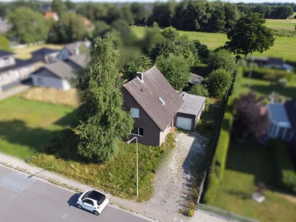 Immobilie in Ostrhauderfehn - Projekt mit Zukunft: Freistehendes Haus für Bastler & Investoren (Potenzial für 2 Parteien) - Bild 0