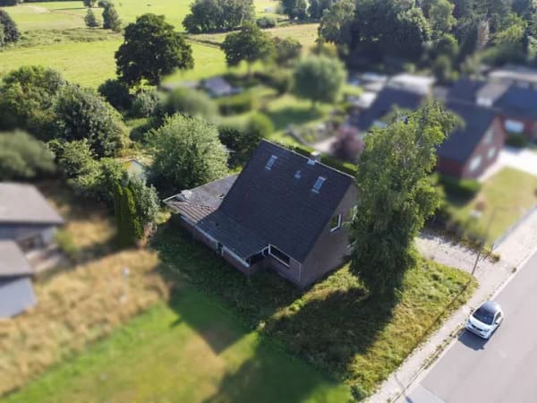 Immobilie in Ostrhauderfehn - Projekt mit Zukunft: Freistehendes Haus für Bastler & Investoren (Potenzial für 2 Parteien) - Bild 2