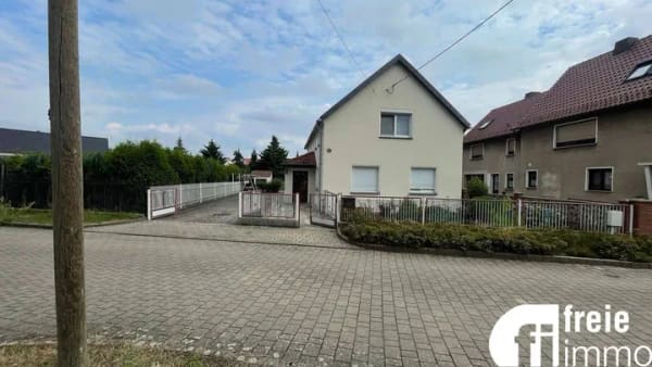 Immobilie in Großenhain - Ländliche Ruhe, eigener Garten und viel Potenzial - Einfamilienhaus mit Gestaltungspotenzial - Bild 1