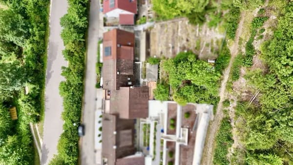 Immobilie in Geislingen an der Steige - VIEL PLATZ, VIEL POTENZIAL: 2–3-FAMILIENHAUS MIT SÜD-BALKONEN, TERRASSEN & TRAUMHAFT GRÜNER AUSSICHT - Bild 3
