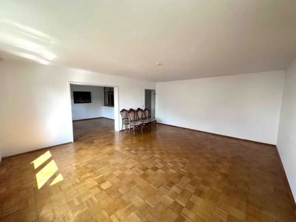 Immobilie in Baienfurt - Wohnen mit Charakter: Großzügige 5-Zimmer-Wohnung in Baienfurt - Bild 1