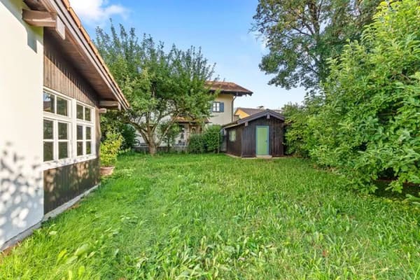 Immobilie in Frasdorf - Viel Platz & Potenzial in Frasdorf: Zweifamilienhaus auf 718 m² Grund mit 3 Garagen - Bild 3