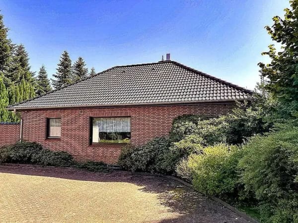 Immobilie in Salzhausen - Charmanter Winkel-Bungalow in zweiter Reihe auf großem Grundstück in zentraler Lage von Salzhausen - Bild 2