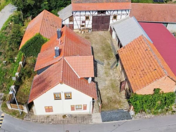 Immobilie in Arnstadt - Dreiseitenhof in Görbitzhausen mit Bungalow & viel Platz für Ihre Ideen - Bild 0